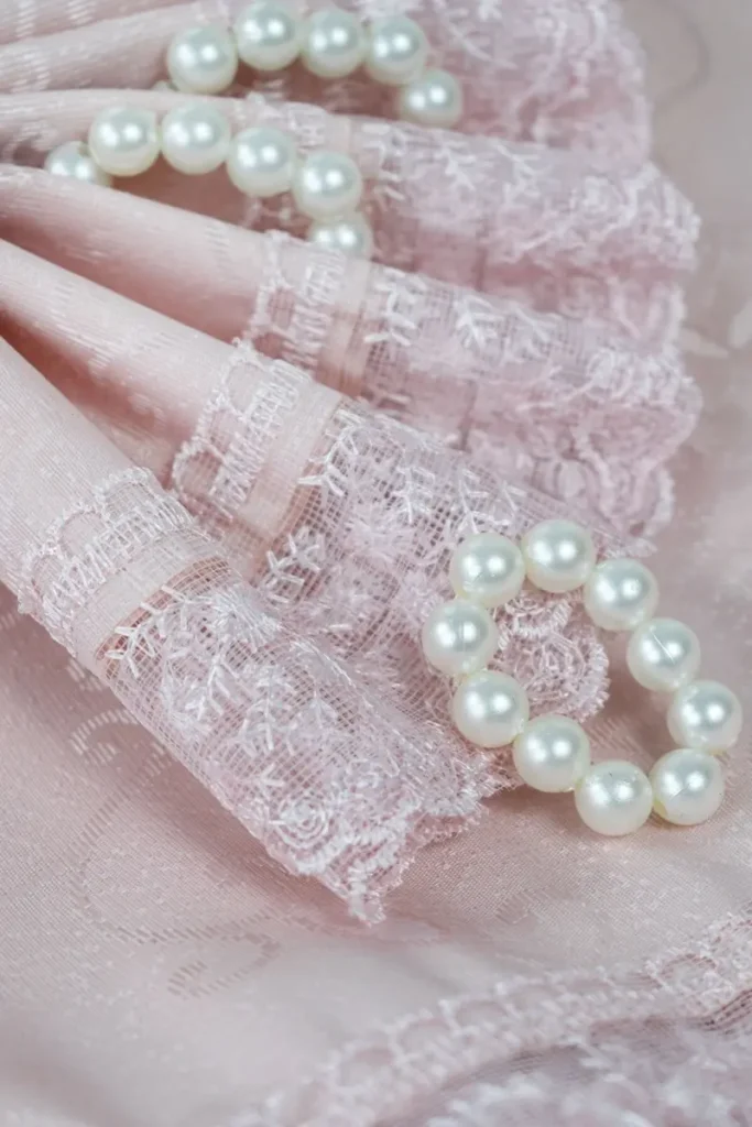 Stolnjaci sa čipkom-setovi sa salvetama i biserima