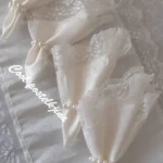 Stolnjaci sa čipkom-setovi sa salvetama i biserima