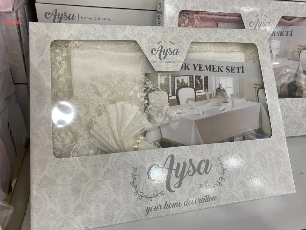 Stolnjaci sa čipkom-setovi sa salvetama i biserima