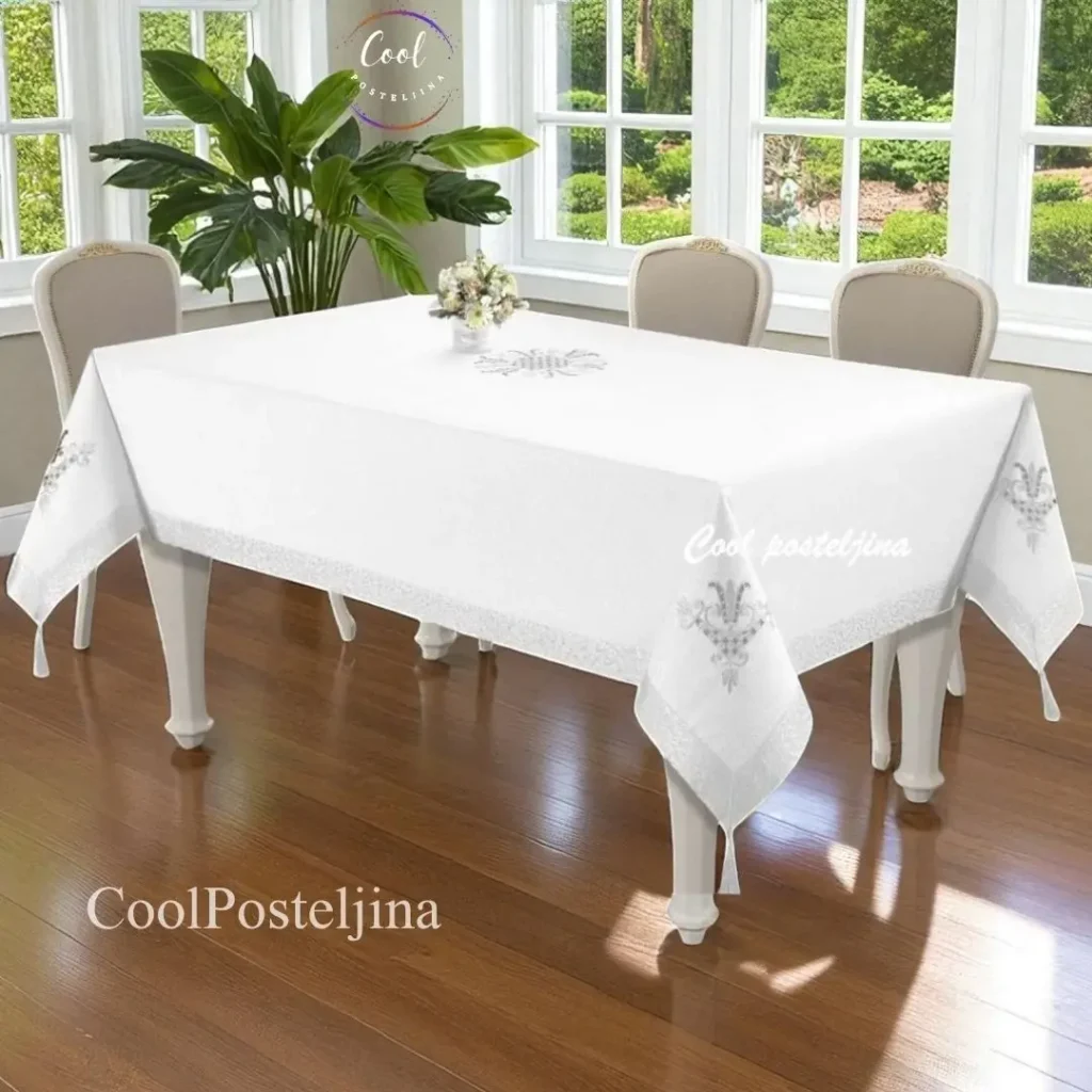 Turski stolnjaci sa vezom i kićankama