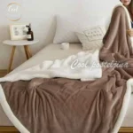 Jednobojno plišano ćebe sa krznom